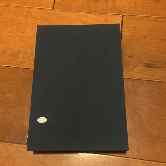 Imperial Pearls Necklace Box - Picture 6 of 6